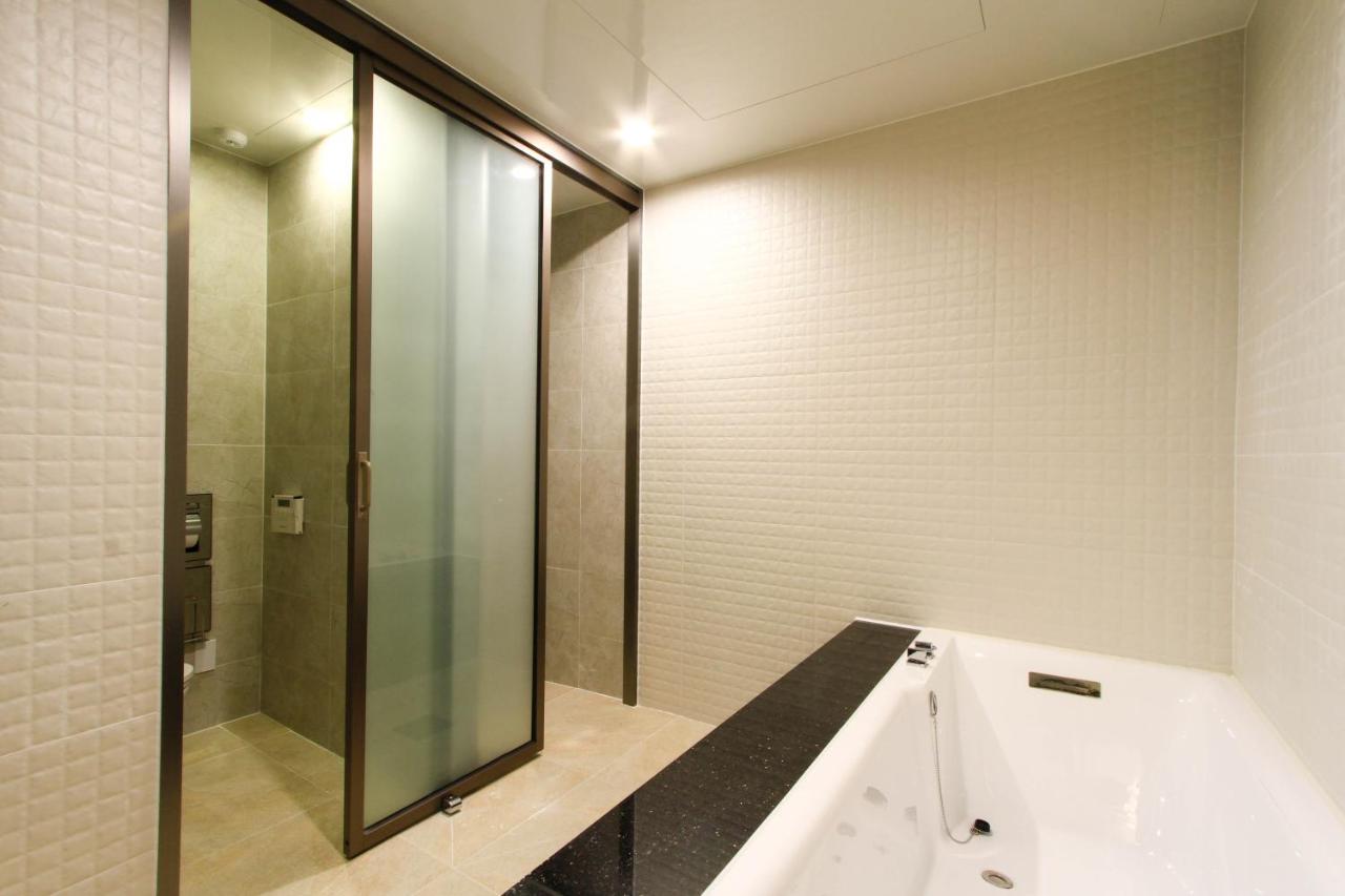 The King Hotel 15