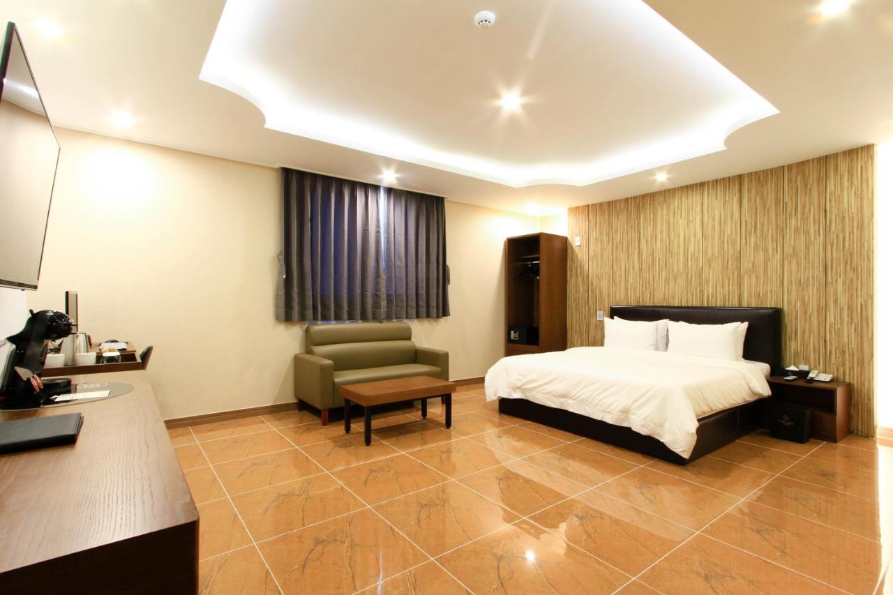The King Hotel 9