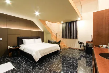 The King Hotel 4