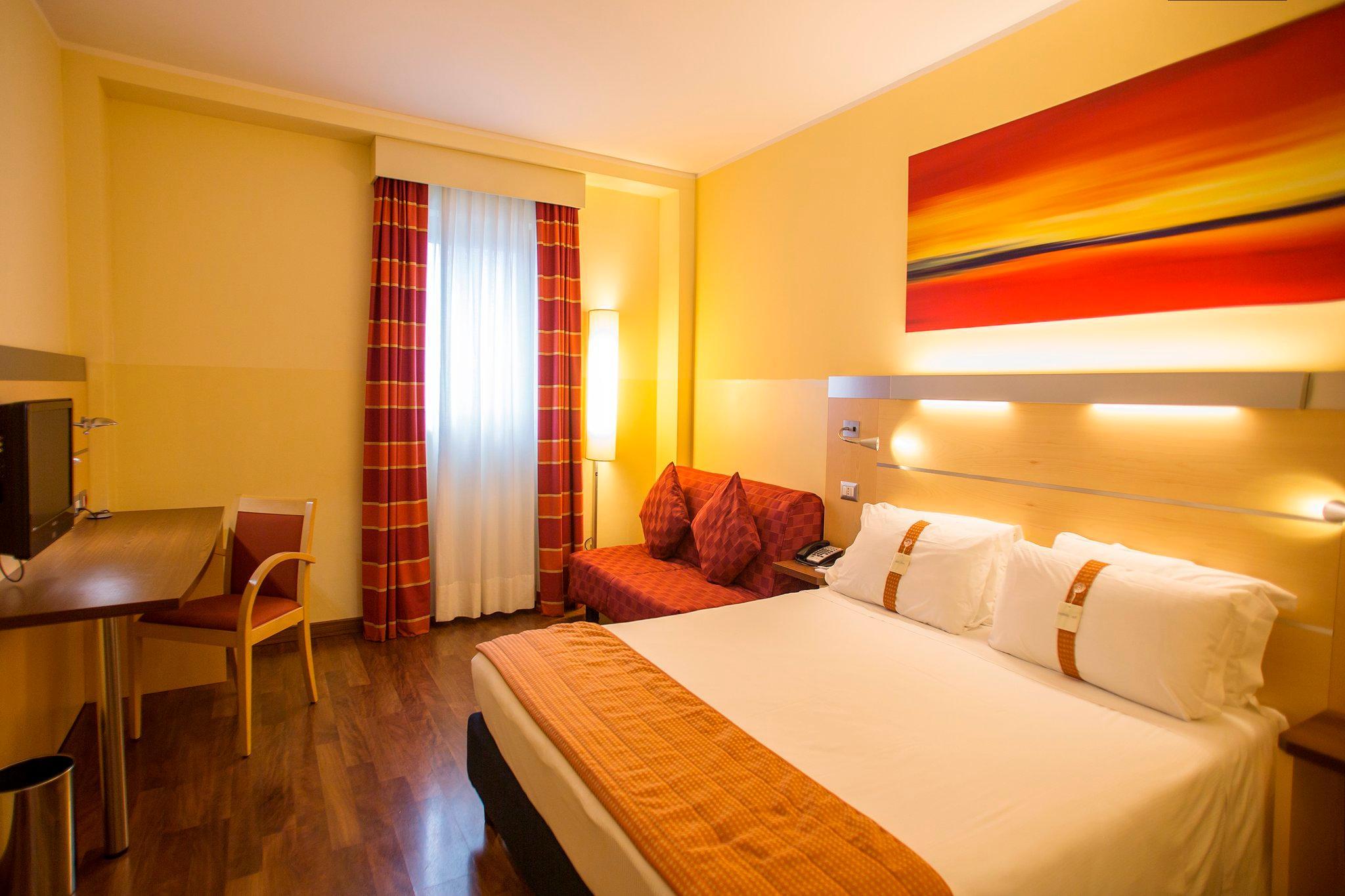 Holiday Inn Express Hotel 1