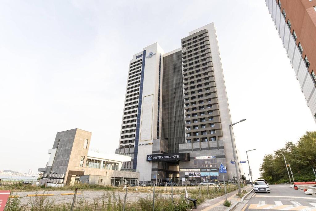 Western Grace Hotel 1