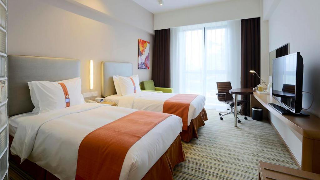 Holiday Inn Express 1