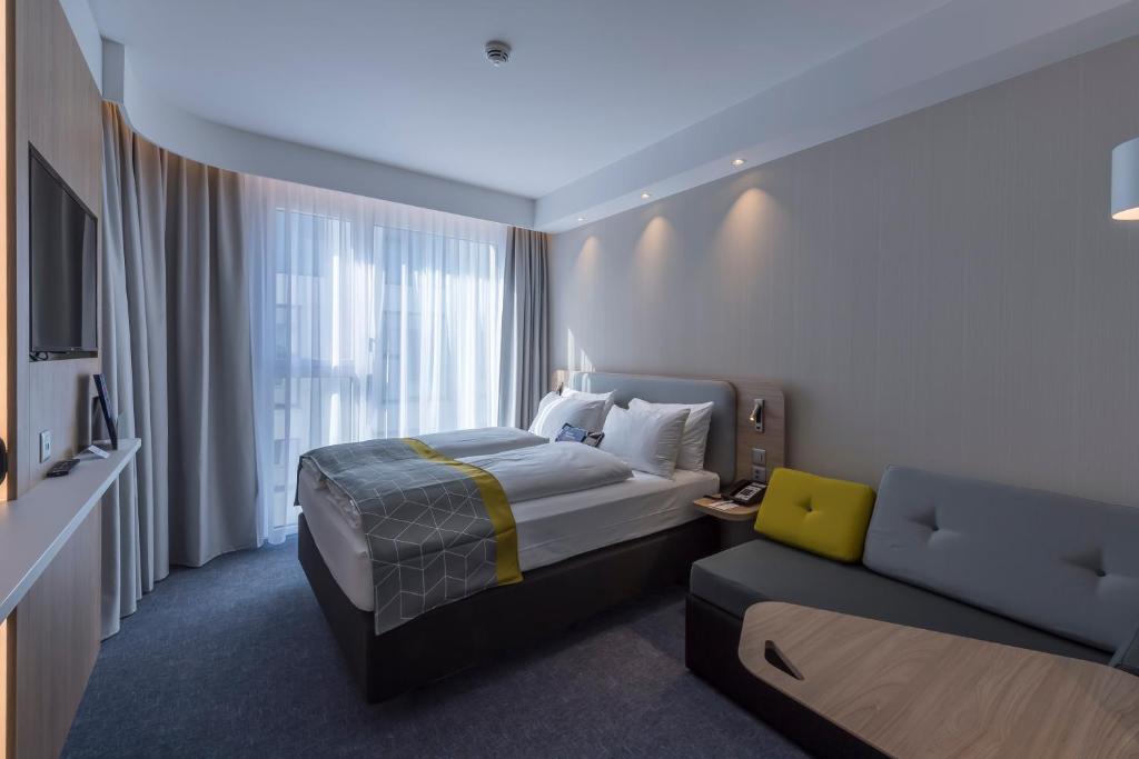 Holiday Inn Express 1