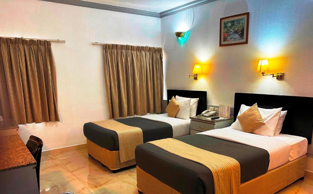 Astoria Hotel  1