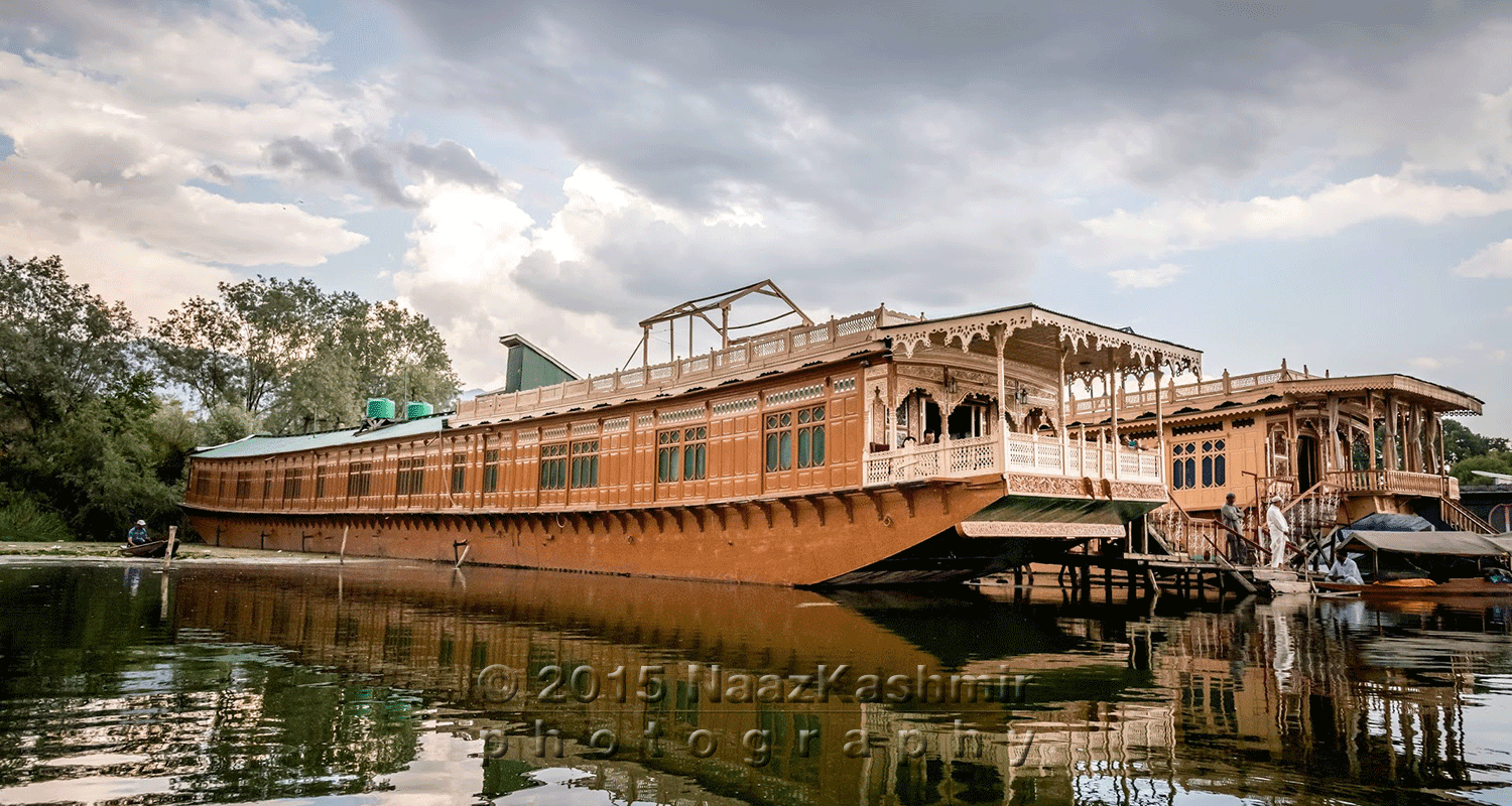 Super Deluxe Houseboat 1