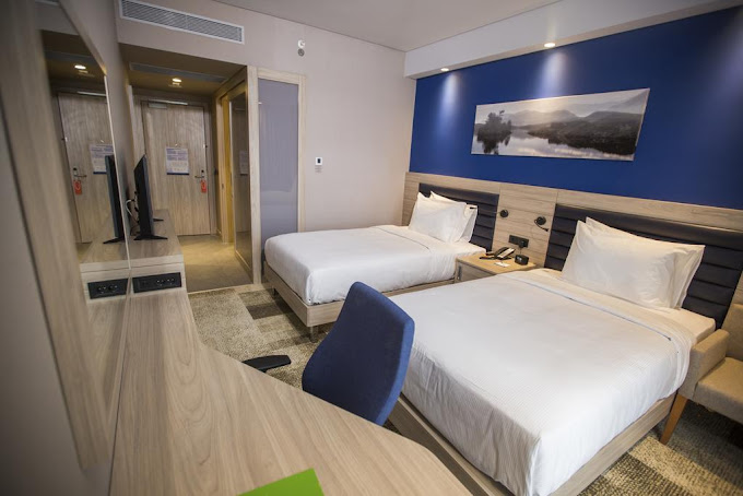Hampton by Hilton 1