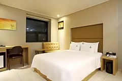 Oscar Hotel 1