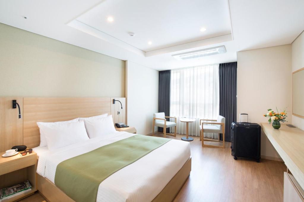 Crown Harbor Hotel 1