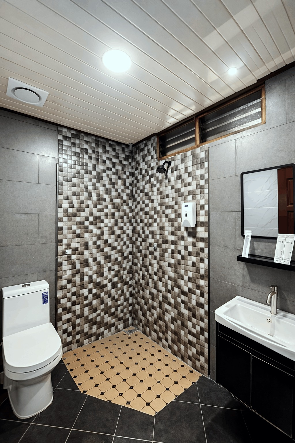 Standard Room, Redang Holiday Beach Resort 4