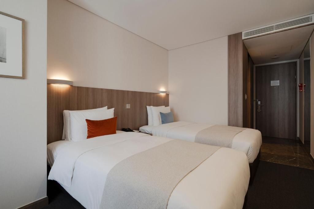 Amid Hotel 1
