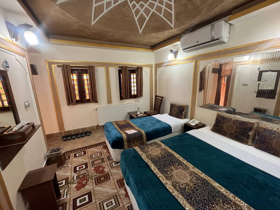 Firoozeh Traditional Hotel 1