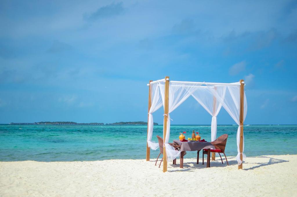 Triton Beach Hotel & Spa 9