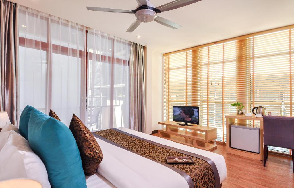 Triton Beach Hotel & Spa 6