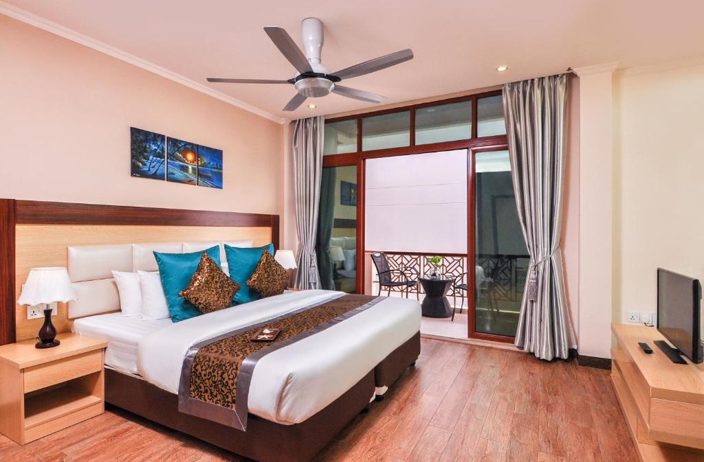 Triton Beach Hotel & Spa 1