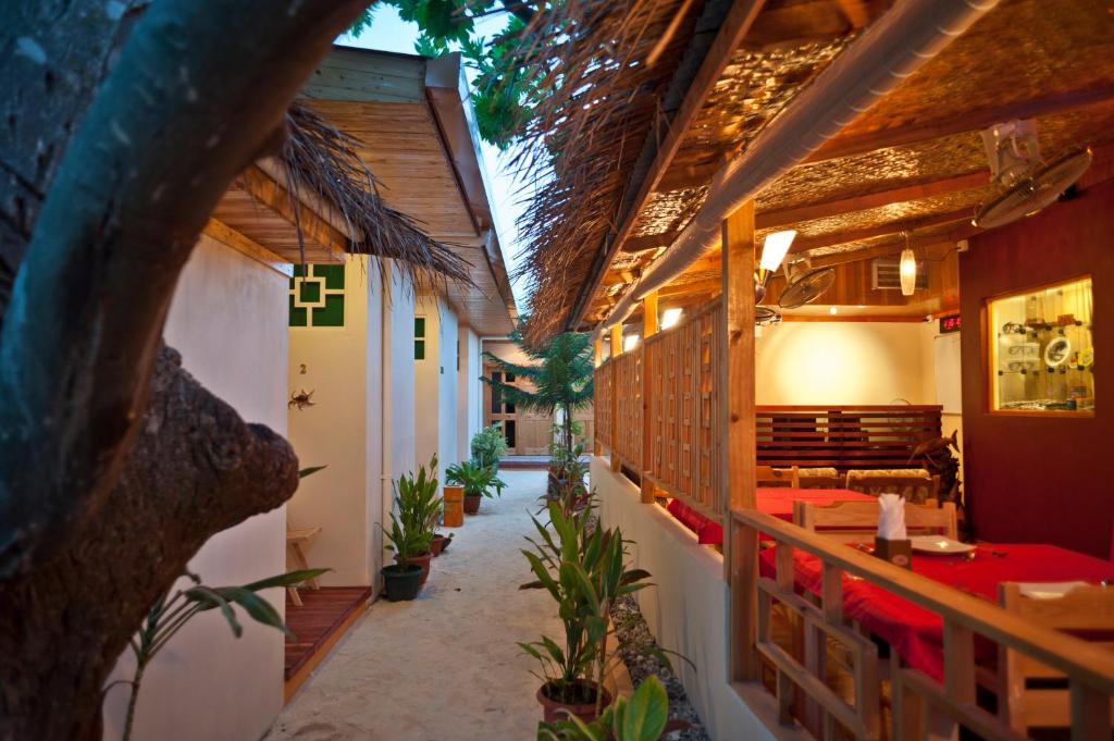 Stingray Beach Inn 5