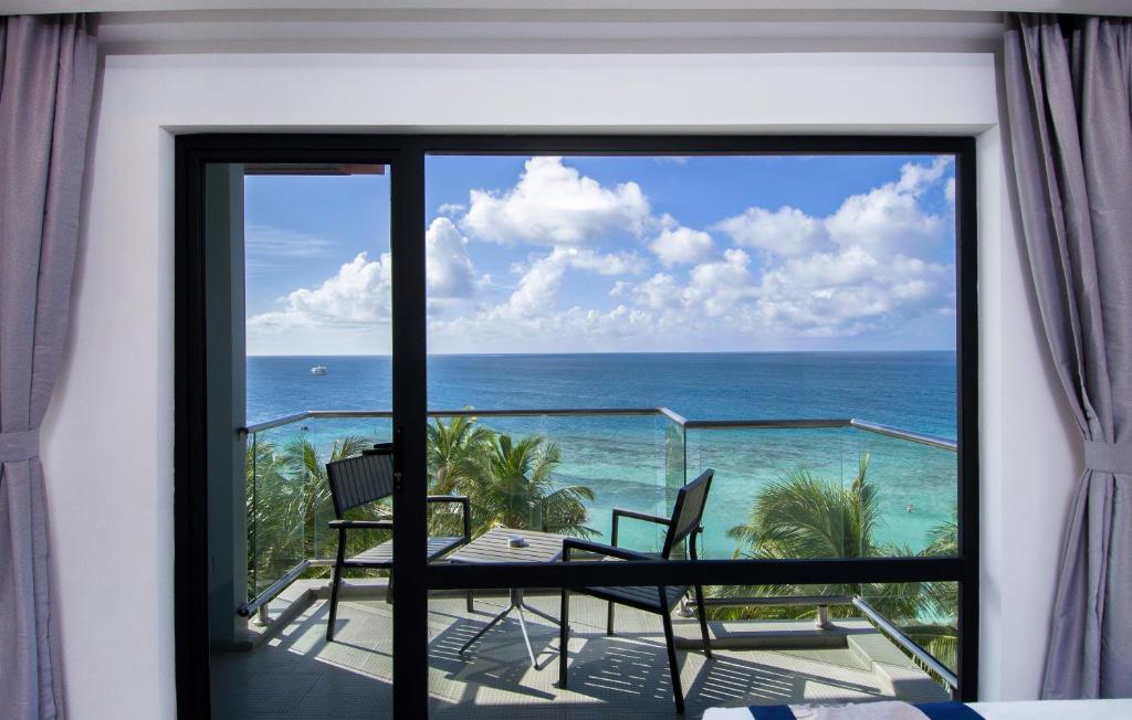 Kaani Grand Seaview 23
