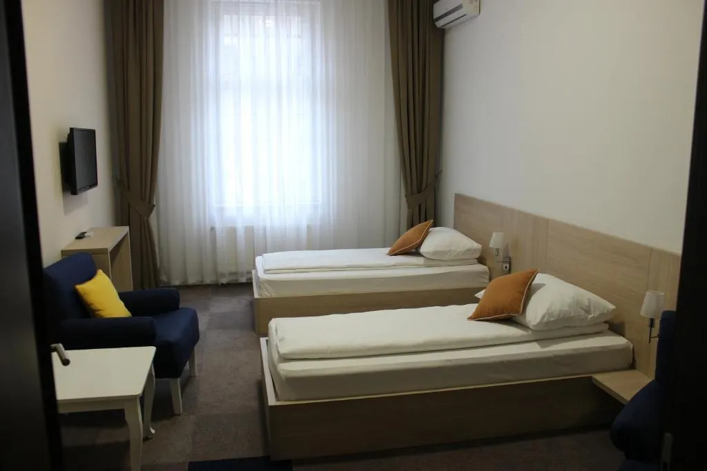 Hotel Story  1