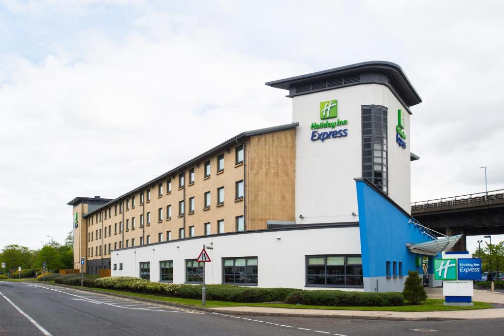 Holiday Inn Express  1