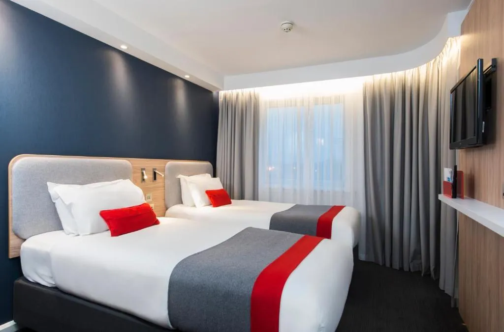 Holiday Inn Express  2