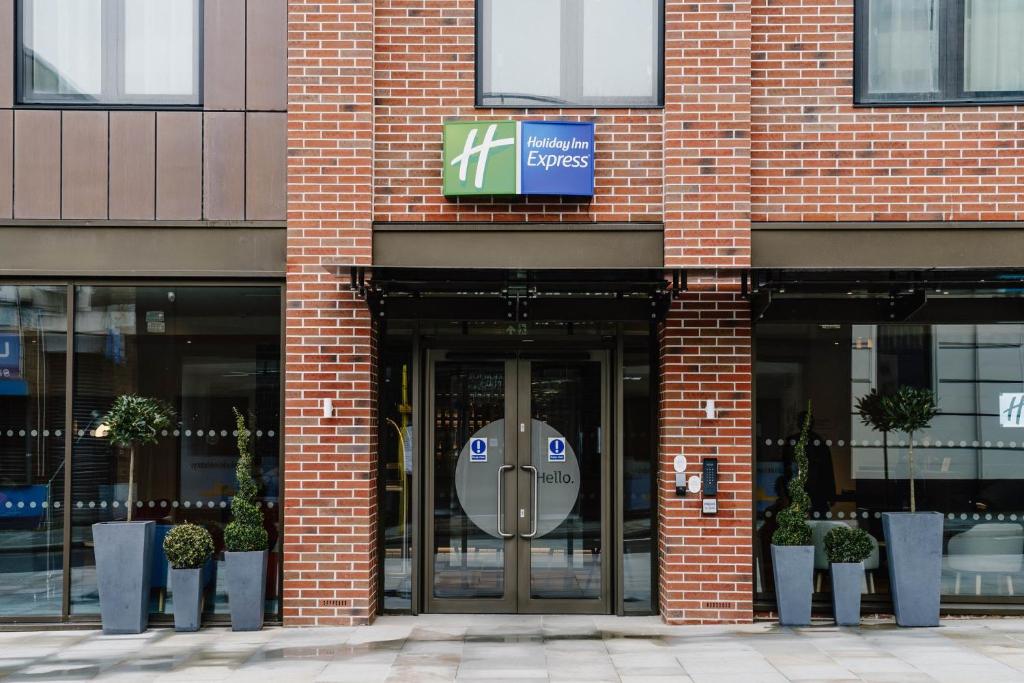 Holiday Inn Express Liverpool 1