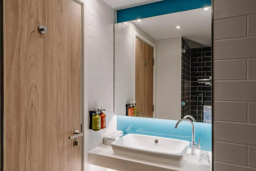 Holiday Inn Express Liverpool 3