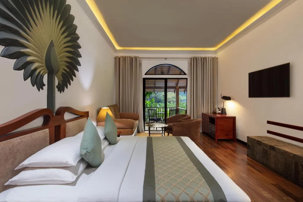 Earl's Regency Hotel  1
